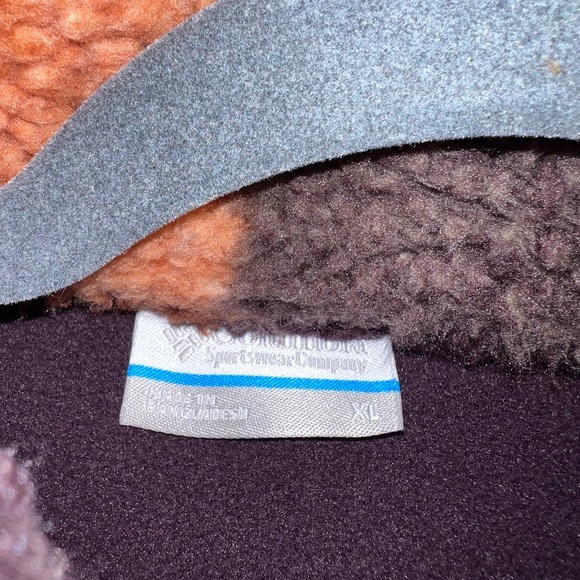 Woman’s Columbia Sherpa Jacket. Size XL - Picture 3 of 4